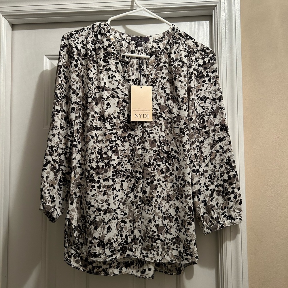 NWT- NYDJ Women's Black and White Printed Top